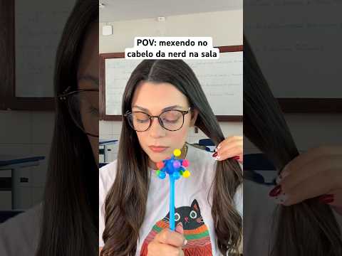 POV: mexendo no cabelo da nerd na sala #asmr #humor #comedia #shorts