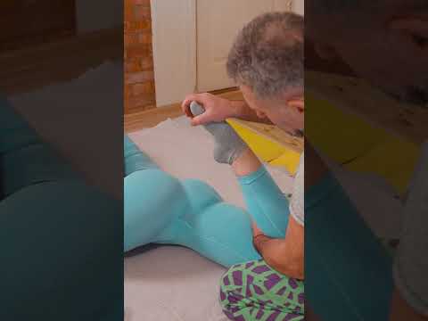 Eccentric chiropractic adjustment and leg stretching for Anna #chiropractic