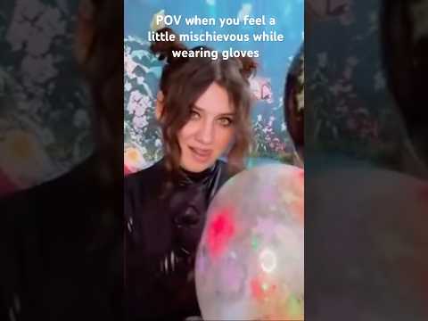 Feeling a little mischievous when i wear my gloves 🖤 #poppballons