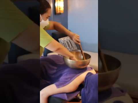 Espectacular terapia con cuenco tibetano 🥣🤩 #shorts #massage #asmr #tibetanmusic