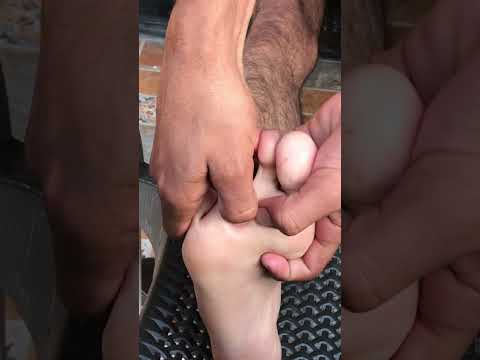 Foot massage 🦶 #asmr #footmassage #stronghands #asmrsounds #legmassage #relaxing #lahoribarber