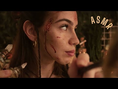 ASMR -TE MAQUIANDO PARA SER QUEIMADA (CÂMERA TOUCHING E MOUTH SONDS)