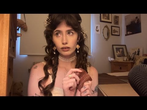 ASMR tapping on bees wax ! 