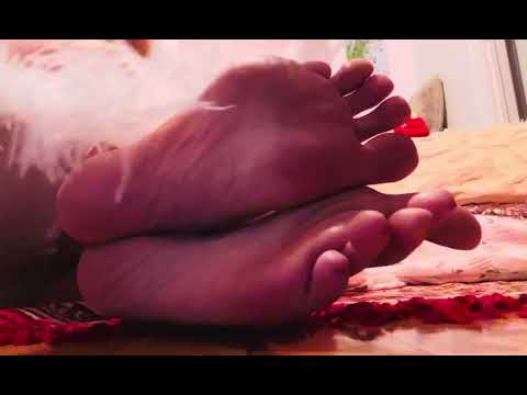 ASMR bare feet and feathers