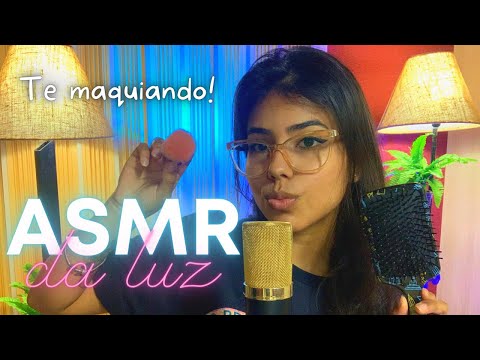 ASMR ROLEPLAY TE MAQUIANDO E CONVERSANDO PARA VOCÊ RELAXAR!