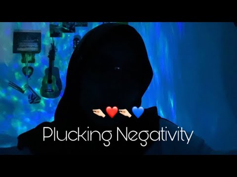 ASMR Plucking Negativity 🤏🏻❤️🤏🏻💙 (Mouth Sound, Hand Movement)