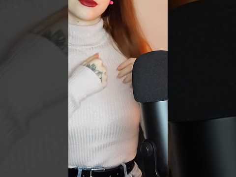 Turtleneck scratching asmr 👩🏻‍🦰 #asmr #tingles #relaxing #Turtleneck #scratchingasmr #fabric