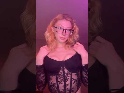 asmr fabric scratching ✨ #asmr #asmrtingles #viral #tingles #custom #relax #blonde #nerd