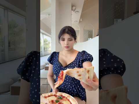 That’s how my girlfriend feeds me😅#shorts #funny #viral