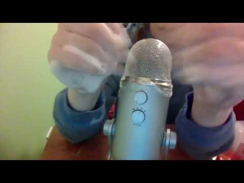 HAND FOAM ON THE MIC (NO TALKING)
