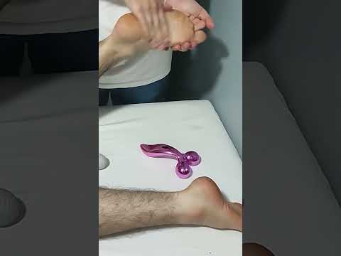 TURKISH MASSAGE THAT RELIEVES FATIGUE IN HAMSTRINGS AND FEET #satisfying #relaxing #asmr #shorts