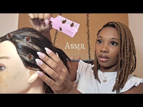 ASMR POV/ AMIGA TIRA PIOLHO DA SUA CABEÇA (sussurros relaxantes caseirinho para dormir) 🎧🥱😴🌙