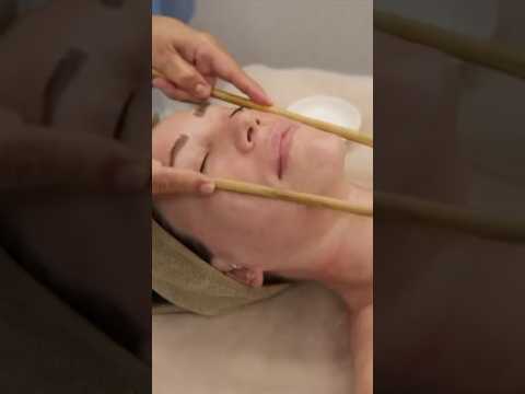 Bambuterapia facial 🤩 Masaje de lifting facial con bambú #shorts #asmr #bamboo #relaxingmassage