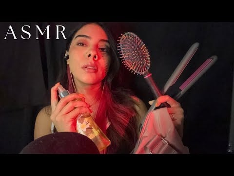 ASMR ☆ tu compañera de atrás ANTIPÁTICA te PEINA 💆🏻‍♀️💅🏼+ CHICLE 💖