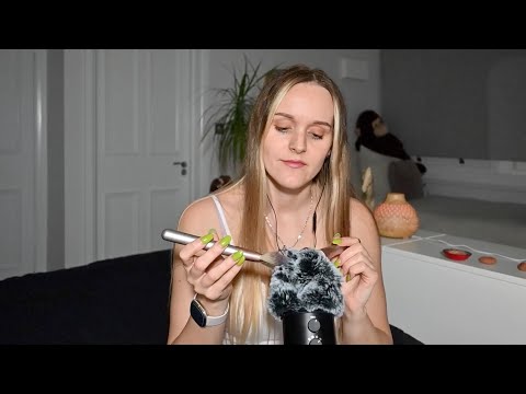 ASMR | Mic brushing and Hair brushing on myself