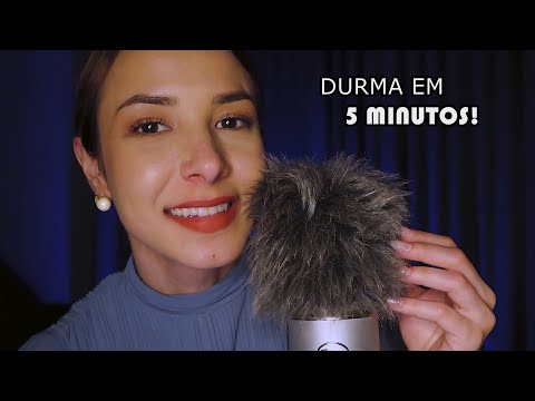 ASMR 🌧️ sussurrando a palavra de Deus para desligar a mente (ambiente escuro,cafuné,atenção pessoal)