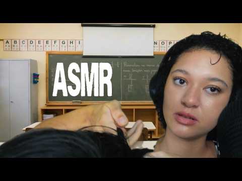 ASMR: A GAROTA QUE SENTA ATRÁS DE VOCÊ FAZ TRANÇAS NO SEU CABELO