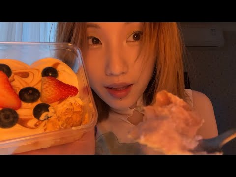 ASMR..eating puff ( :ᘌ ꇤ )Э sweet and soft.