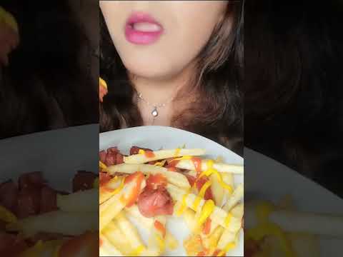 ASMR Comiendo Papas a la francesa con salchichas / salchipapas