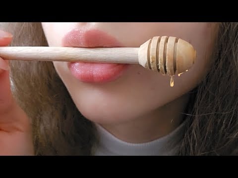ASMR: Nibbling, Spit Painting, Scratching with honey spoon •no talking• my favorite #asmr