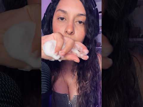 Espuma 🧼 ♥️#asmr #asmrcommunity #relax #mouthwhisper #love #tingles #visualtingle #mouthsounds