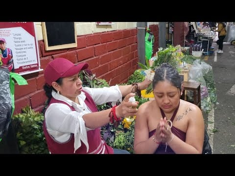 ASMR, Limpia tradicional en el mercado con Martha Pangol 