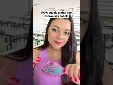 POV: aquela amiga que escova seu cabelo na sala de aula #humor #shorts