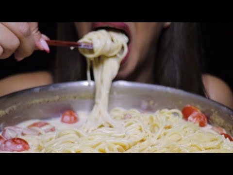 REALLY CREAMY CHEESY ALFREDO SPAGHETTI WITH SAUSAGE ASMR MUKBANG PASTA #asmr #mukbang #pasta #cheesy