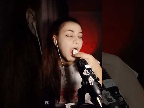 ASMR I eat crispy cookies #asmr #relaxing #asmreating