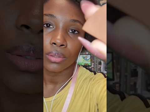 ASMR - Caixa de supermercado faz sua maquiagem 💄 #asmr #asmrmaquiagem #short