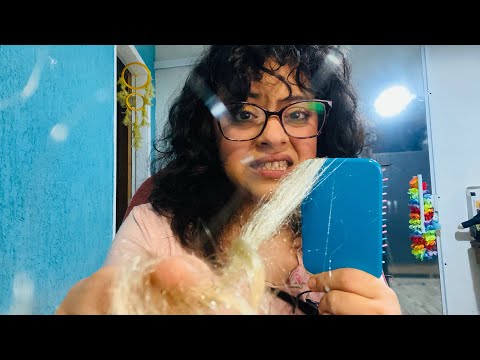 ASMR ROLEPLAY - AMIGA SARCÁSTICA PENTEIA SEU CABELO! 🥵💇‍♀️
