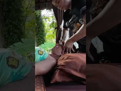 Probando el famoso masaje #Thai de cabeza 💆‍♀️✨🇹🇭 #shorts #short #shortvideo #asmr #masajethai