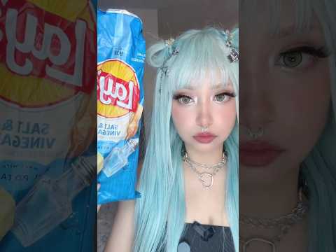 I like salt and vinegar chips now. I’ve matured. #saltandvinegar #asmr #chips