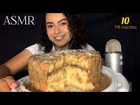 ASMR COMENDO BOLO EM COMEMORAÇÃO AOS 10 mil inscritos. 