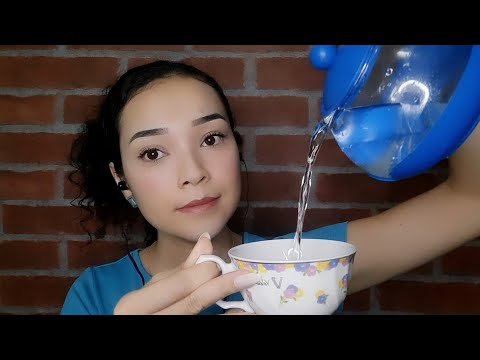 ASMR - AMIGA CUIDANDO de VOCÊ DOENTE (Cólica e Ansiedade)