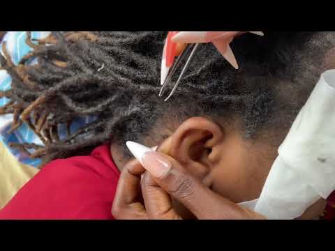 ASMR PICKING MY SISTERS EAR HOLE AND CLEANING WITH TOOLS, RAIN/ RELAXING ASMR
