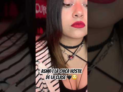 ASMR | LA CHICA HOSTIL TE MUESTRA SU COLECCIÓN DE OBJETOS PARA DORMIR 🖤🙄🧸#asmr #roleplay #asmr
