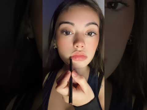 Asmr makeup #asmr #makeupasmr #asmrmakeup #asmrbesitos #relax #mukbang #mouthwhisper #trend