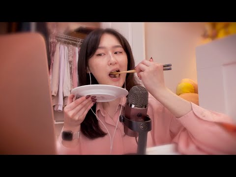 ASMR 🍙 eating sticky rice and watching true crime
