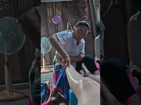 MASAJE DE PIES exprés en bazar tailandés 🇹🇭 #relax #thaimassage #feet #short