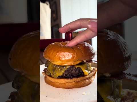 ASMR COMENDO O MELHOR HAMBURGUER DO MUNDO