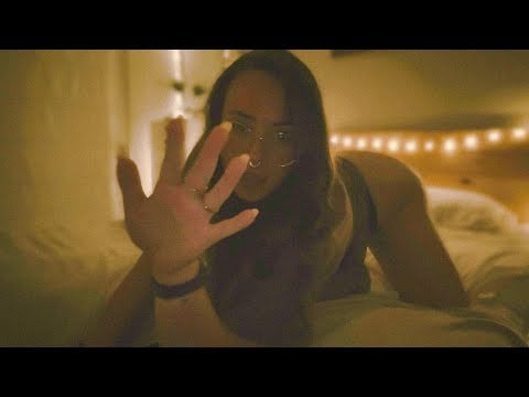 ASMR Tu Novia te da un Masaje en la Cama para que te duermas (lofi, rain background)