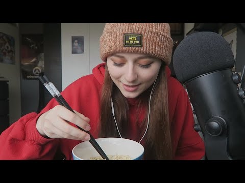 [ASMR] Mini Mukbang + Whisper Ramble🍜