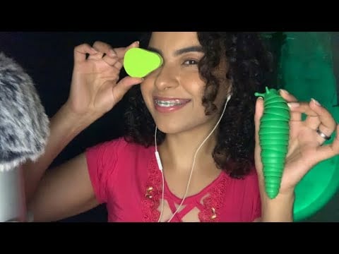 ASMR SÓ COM OBJETOS NA COR VERDE 💚🍀