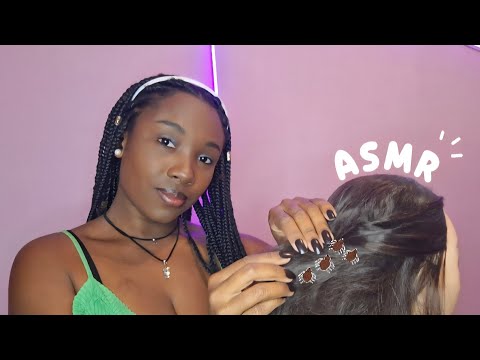 ASMR PIOLHO / AMIGA TIRA PIOLHO DO SEU CABELO NO BANHEIRO DA ESCOLA 🏫 ( voz suave , caseirinho) 😴