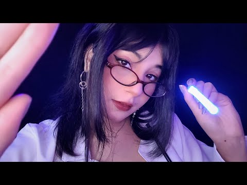 ASMR | MÉDICA CARINHOSA TE EXAMINA 🩺