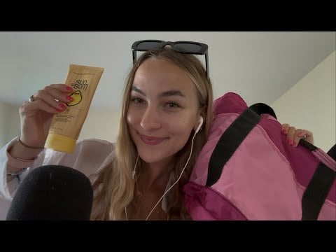 ASMR| What’s in my beach bag 🌊☀️👛