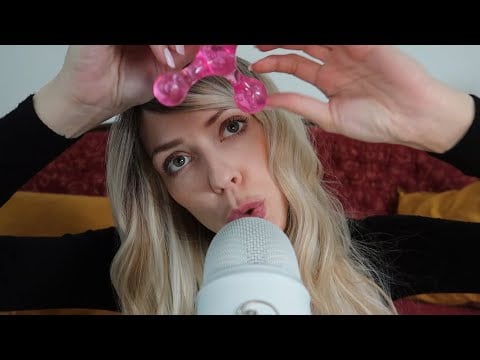 #ASMR 😴 It's raining out 🌧️ and I'm whispering & showing you some random tingly stuff 💕