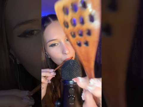 Those spoons tho’ 😌 #asmr #asmrsounds #honeyspoon #asmrtrigger #relaxingvideo