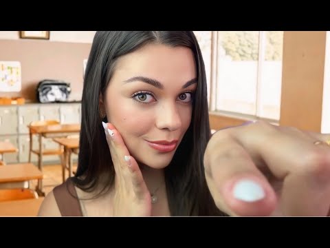 ASMR: a menina que senta atrás de você mexe no seu cabelo na aula 👧🏻🪮